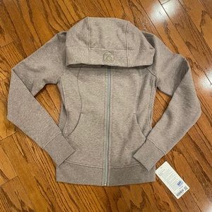 NWT Lululemon scuba full zip size 4
